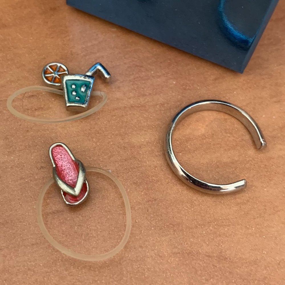 Avon 5-pack Toe Rings - Picture 3 of 3
